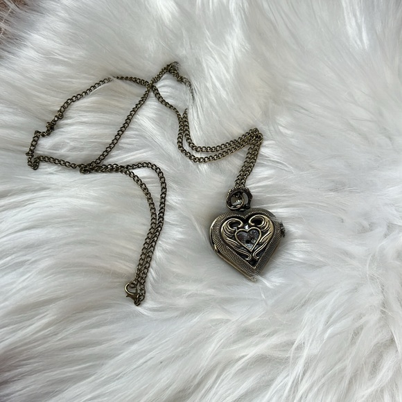 NEW❤️ Vintage Silvery Heart watch - Picture 6 of 13